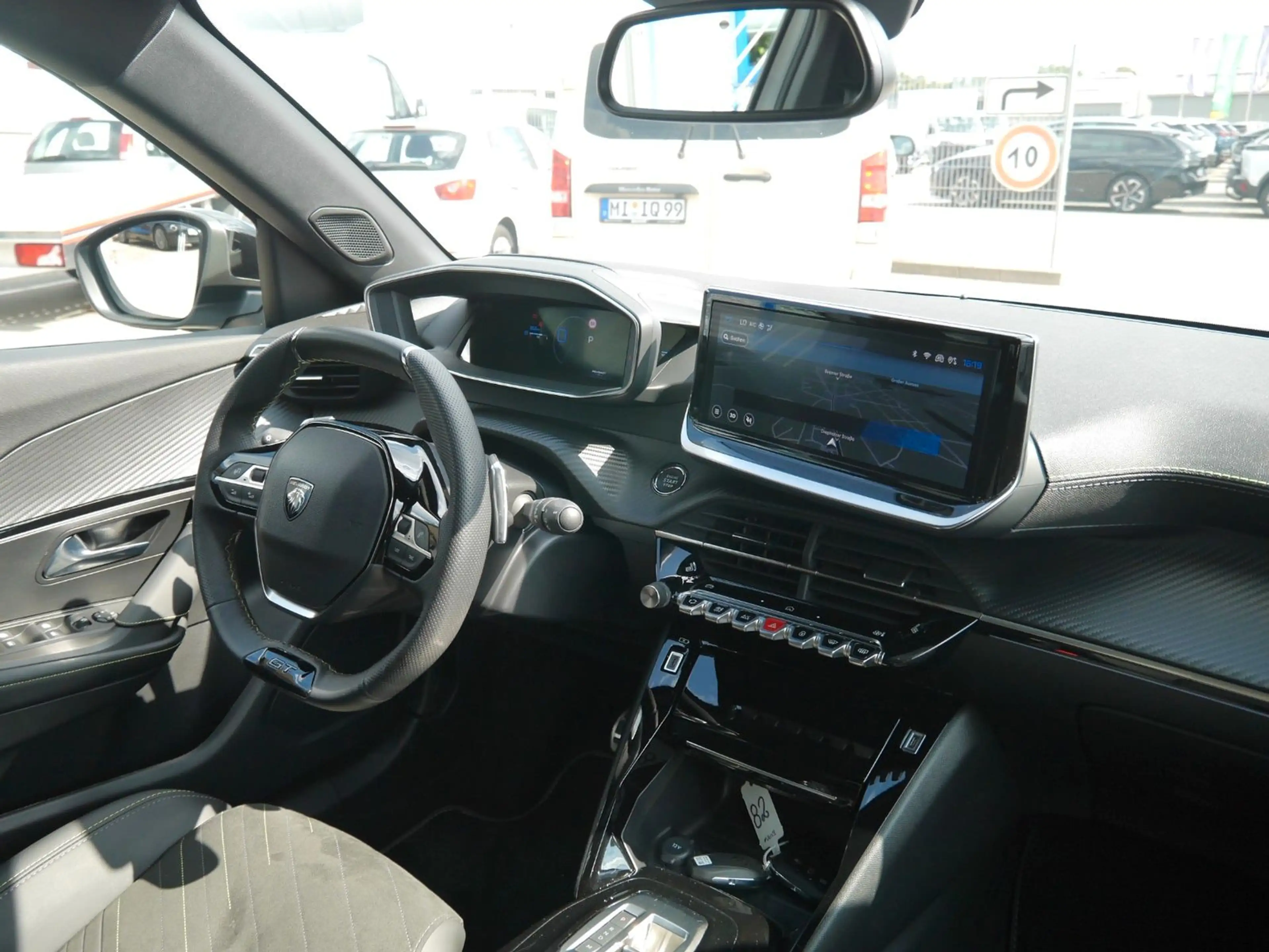 Peugeot 2008 Hybrid 145 GT Navi/LED/SHZ/360-Grad — photo 11