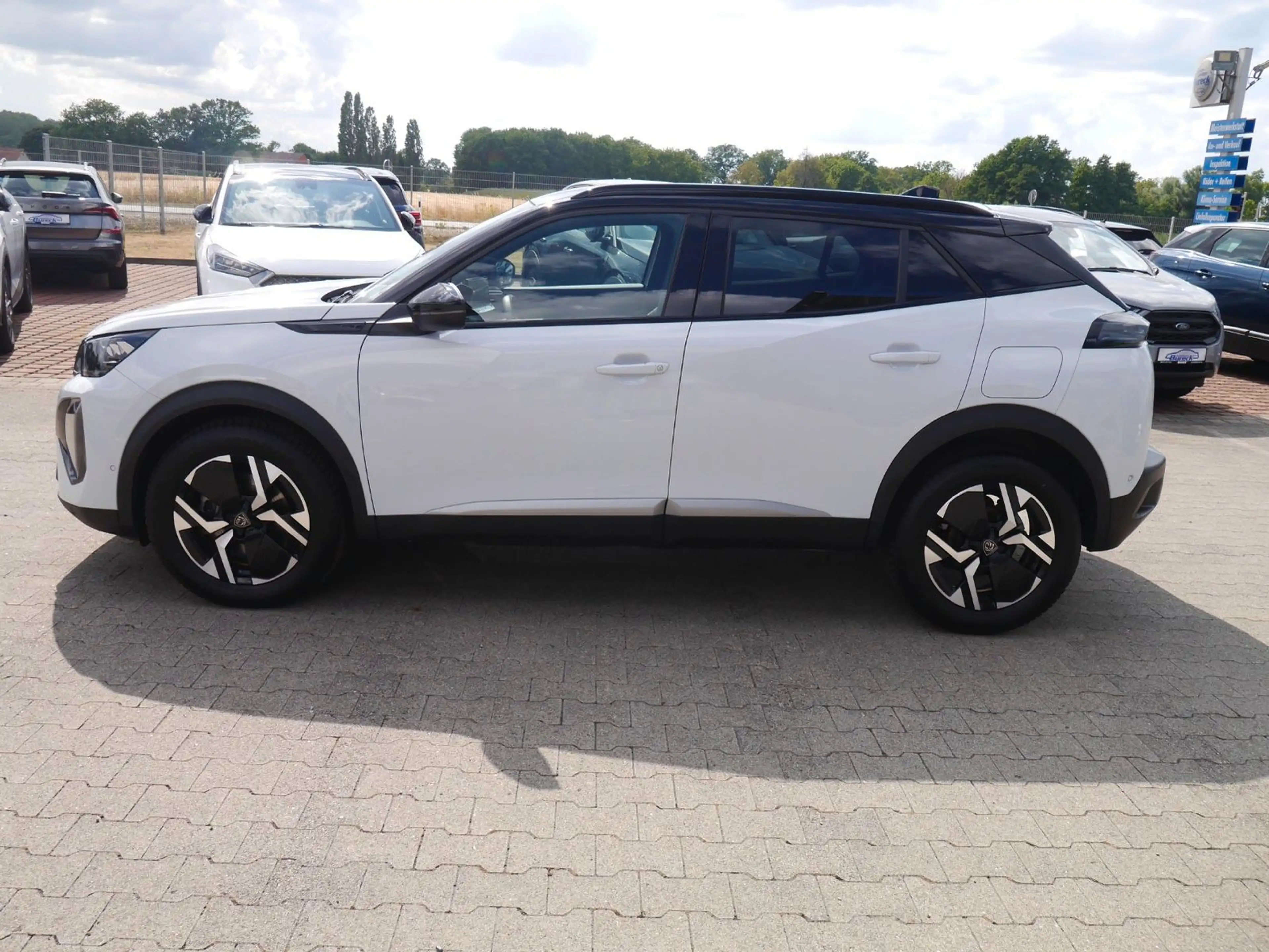 Peugeot 2008 Hybrid 145 GT Navi/LED/SHZ/360-Grad — photo 3