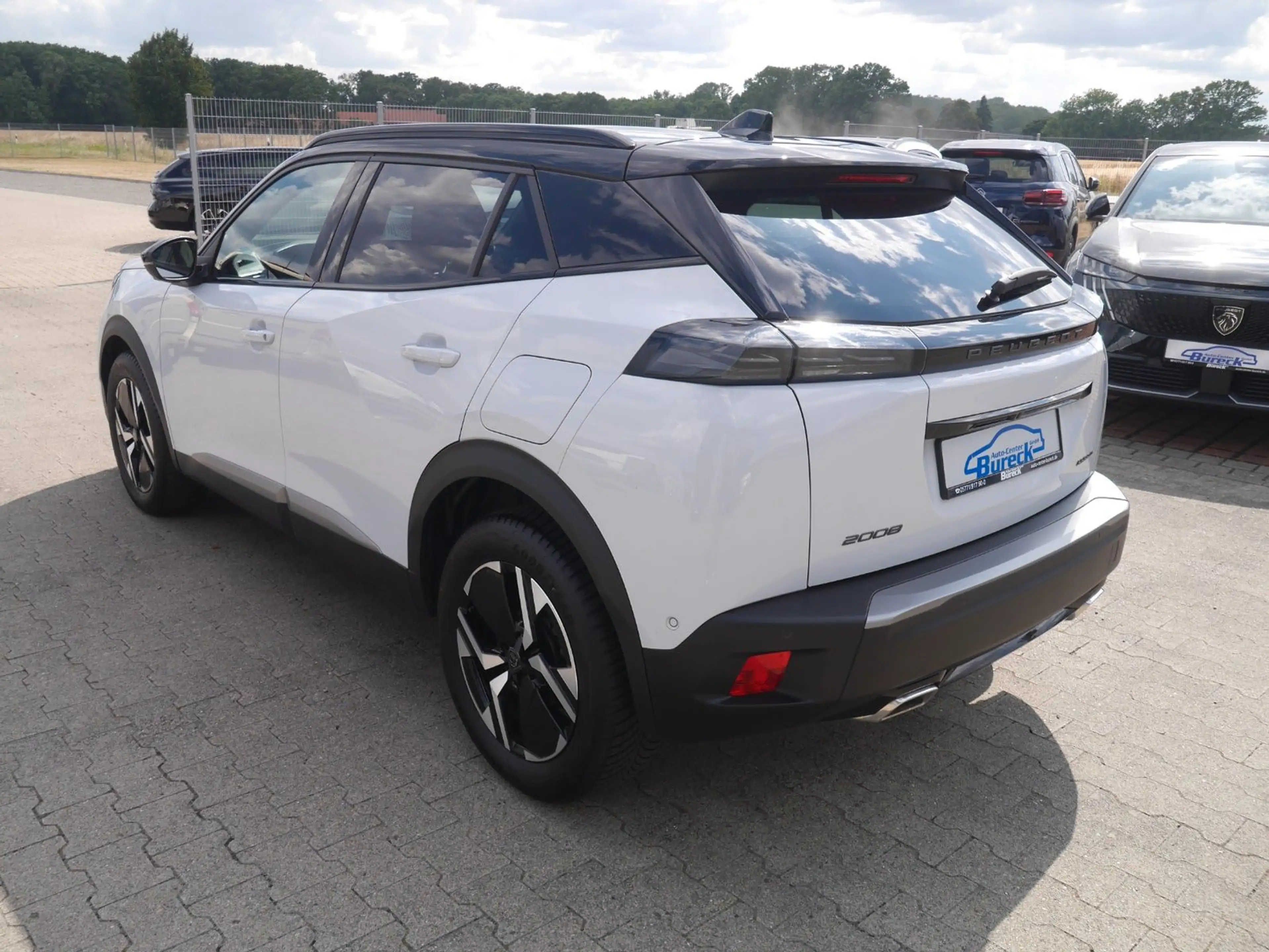 Peugeot 2008 Hybrid 145 GT Navi/LED/SHZ/360-Grad — photo 4