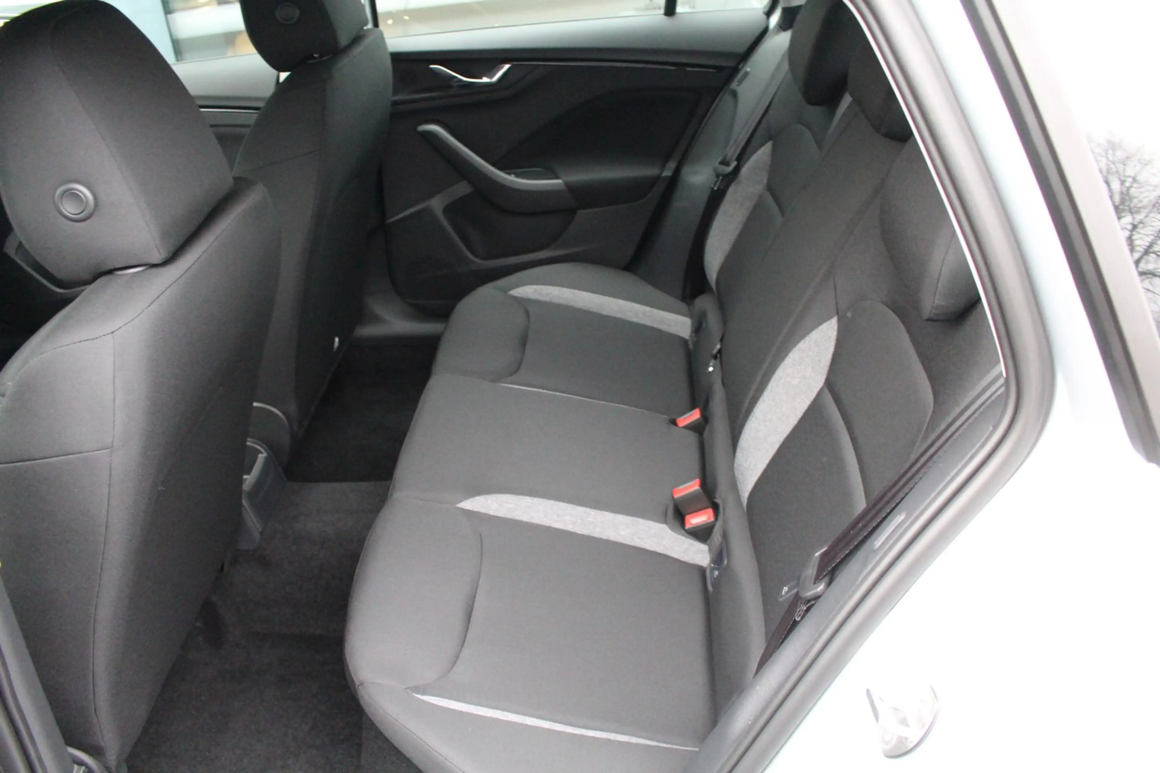 Skoda Kamiq Essence TSI — photo 8