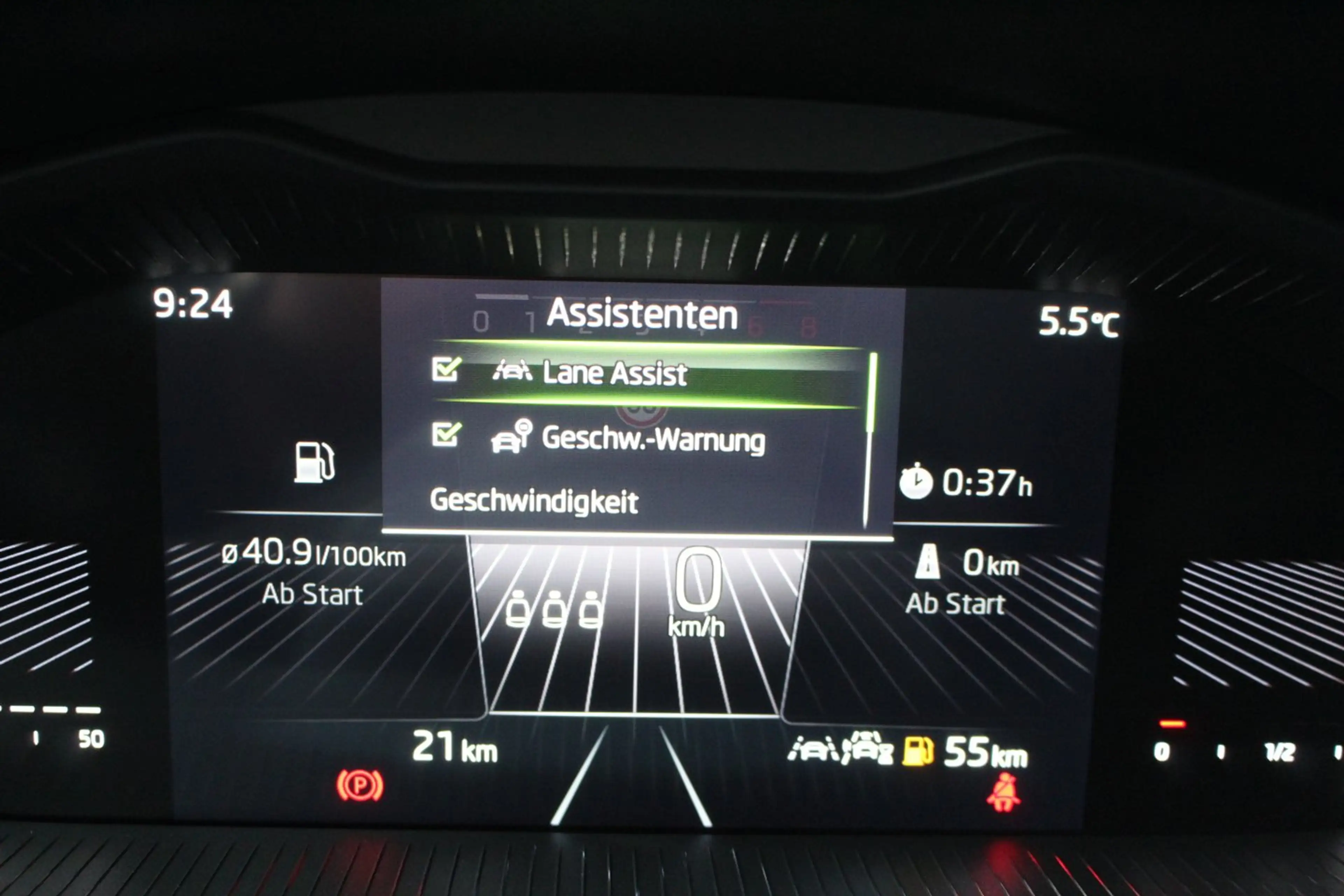Skoda Kamiq Essence TSI — photo 14