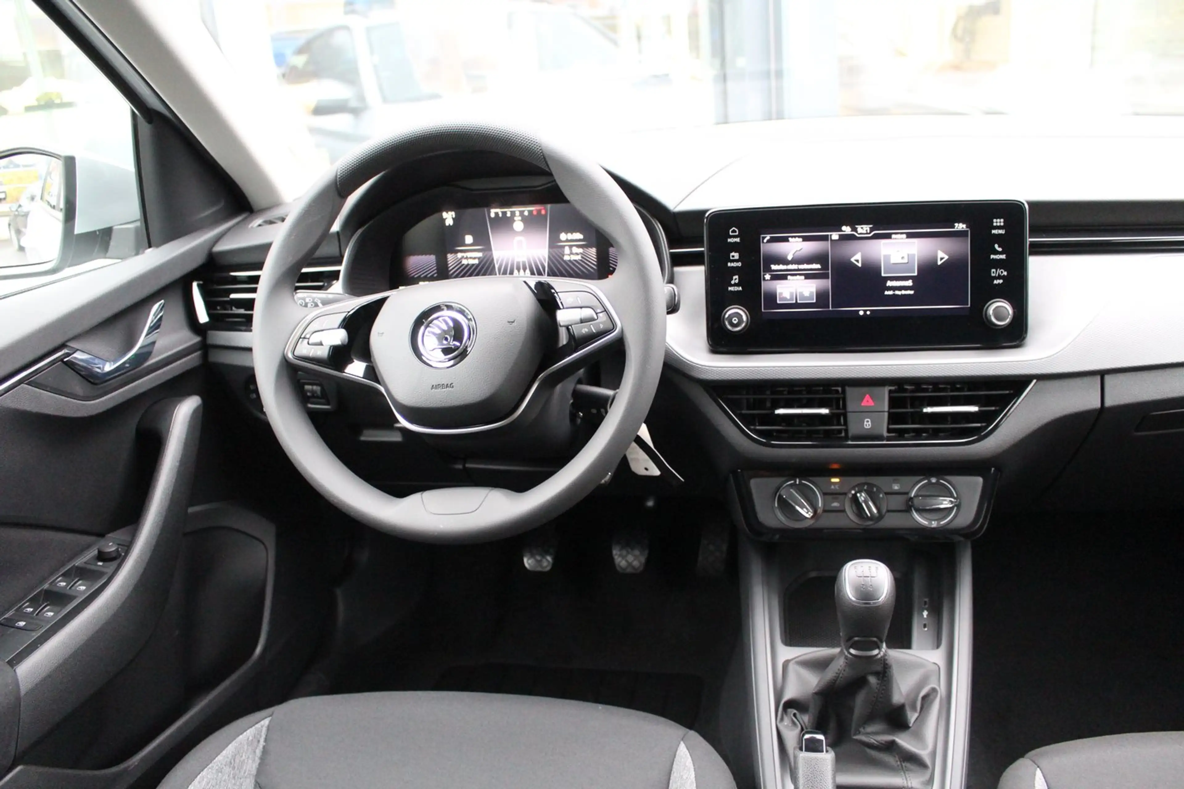 Skoda Kamiq Essence TSI — photo 12
