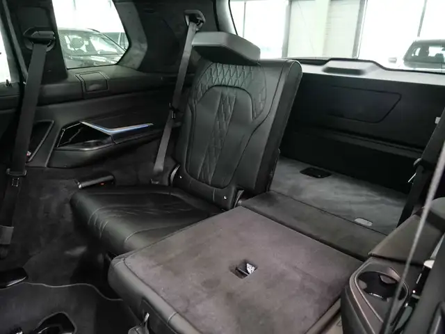 BMW X7 view 15
