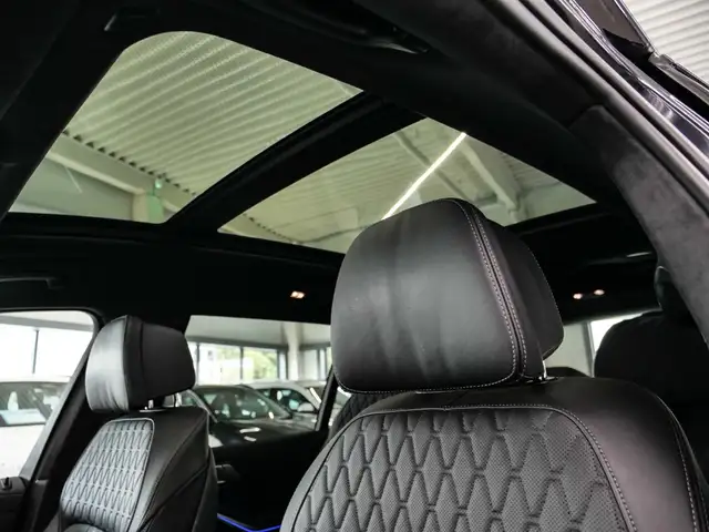 BMW X7 view 24