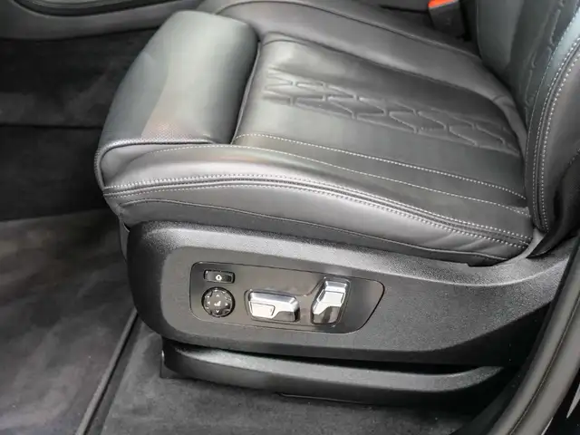 BMW X7 view 23