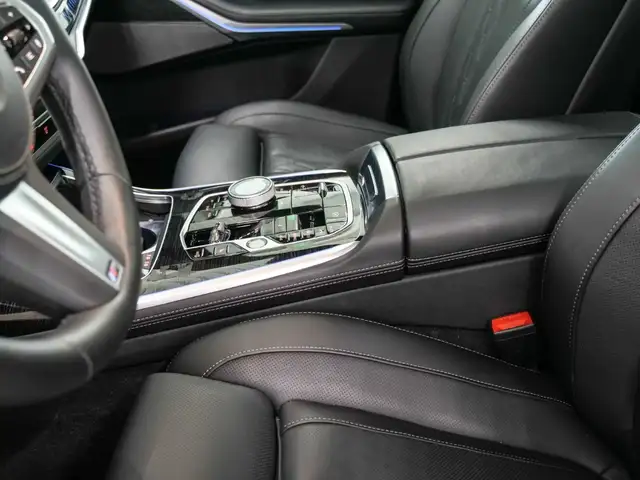 BMW X7 view 25