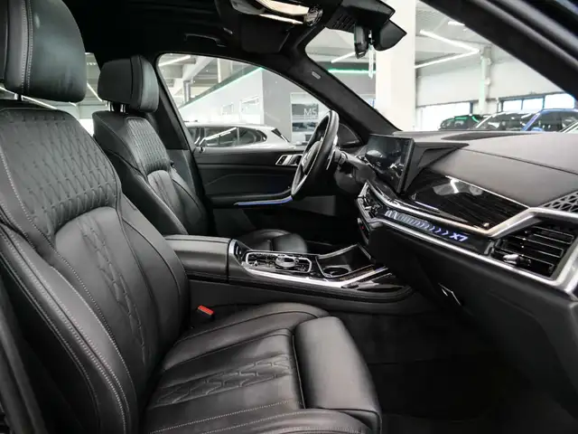 BMW X7 view 19