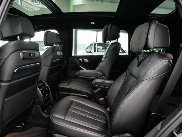 BMW X7 view 14