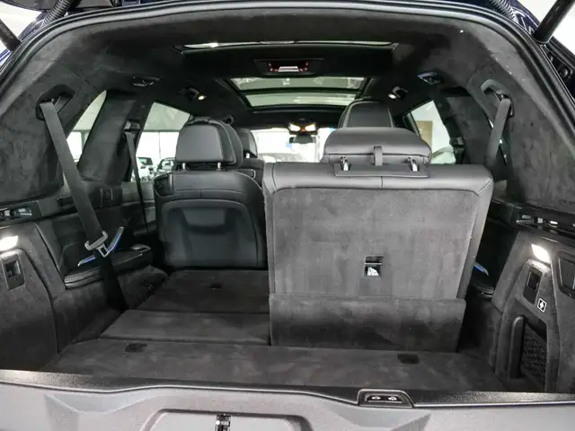 BMW X7 view 16