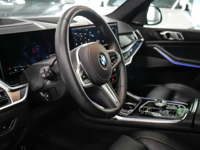 BMW X7 view 8