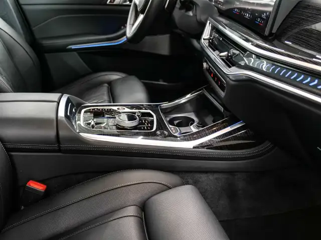 BMW X7 view 21