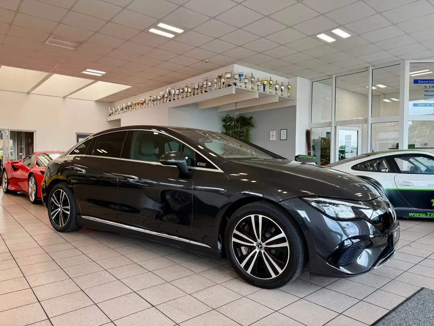 Mercedes-Benz EQE 300 Electric Art Advanced/AHK/Kamera/19Zoll Grau - 1