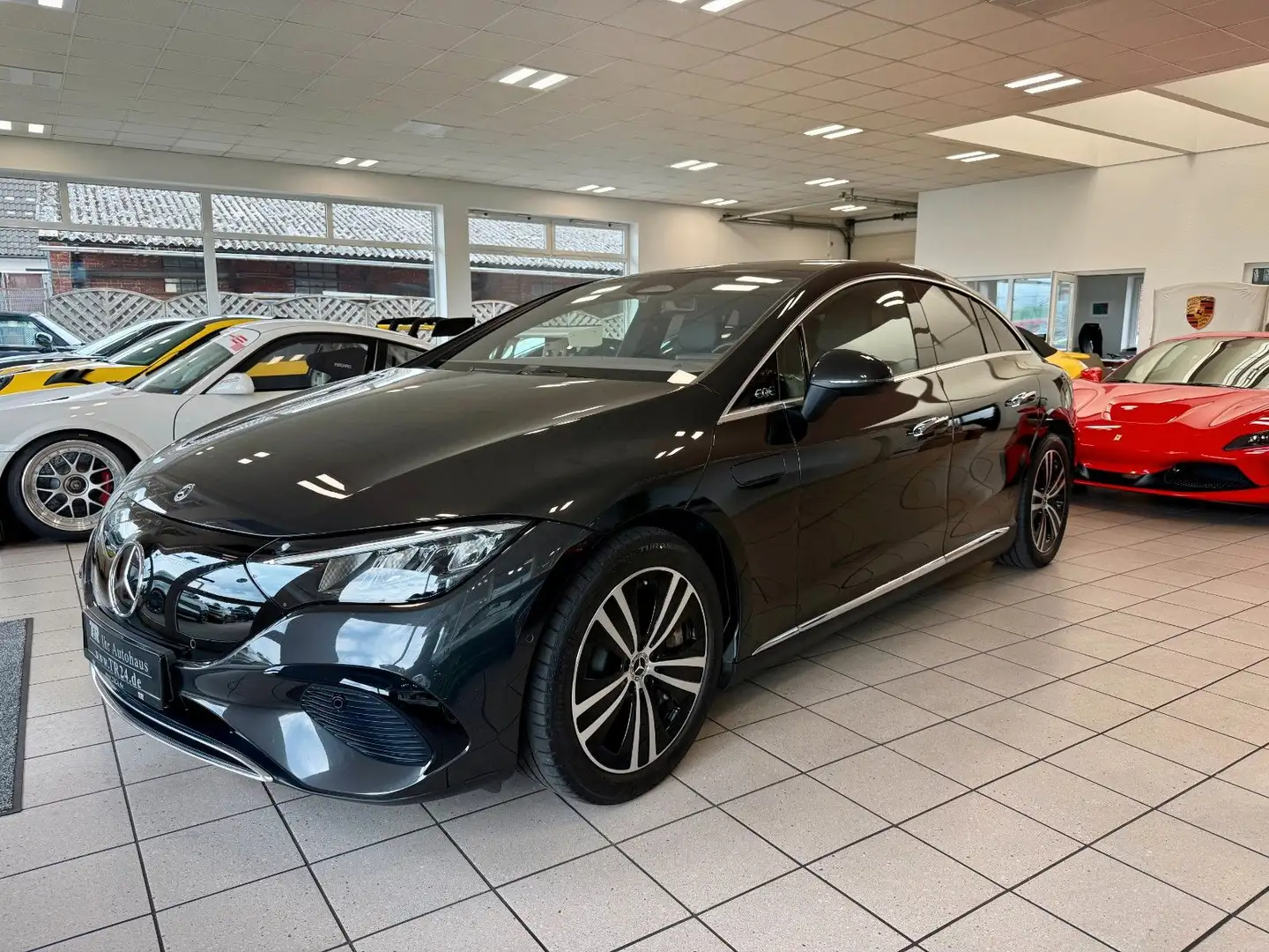 Mercedes-Benz EQE 300 Electric Art Advanced/AHK/Kamera/19Zoll Grau - 2