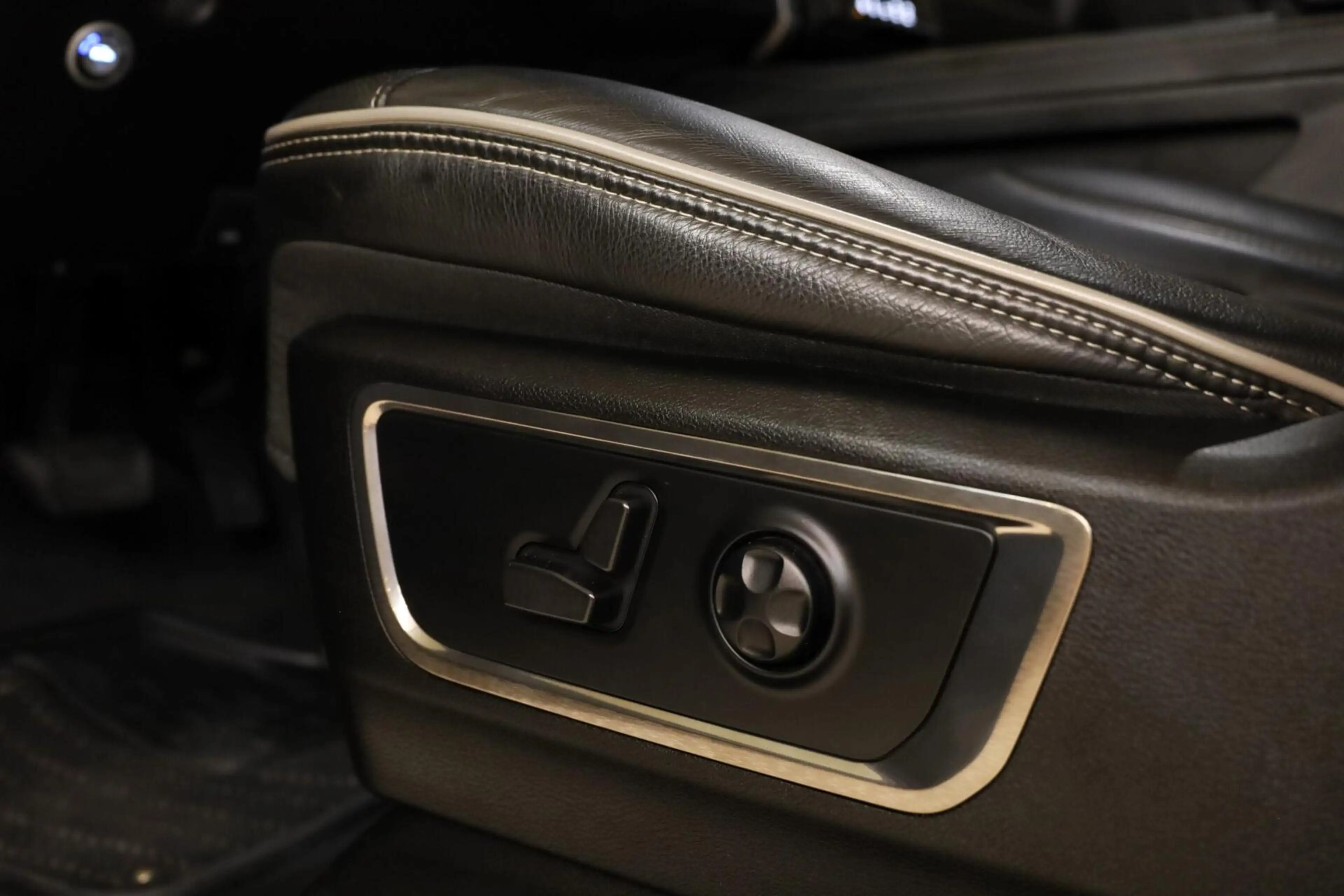 Dodge RAM 1500 4X4 5.7 V8 4x4 eTorque Limited|Pano|Ventilati — photo 23