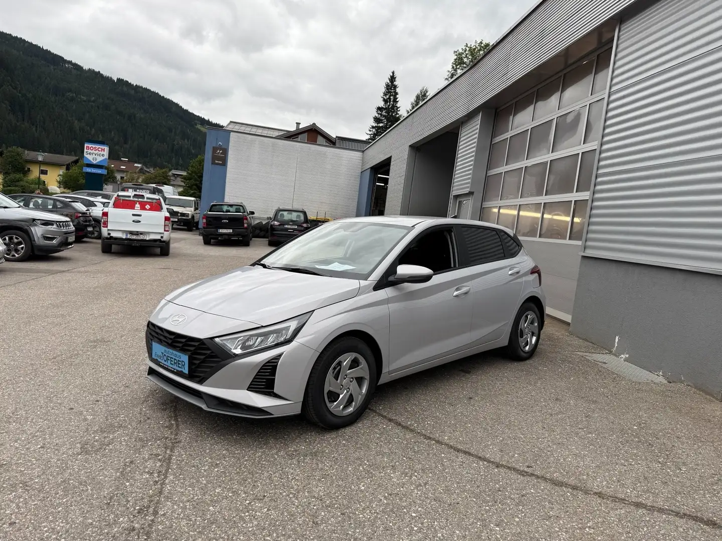 Hyundai i20 i20 1,2 MPI GO GO Grau - 1