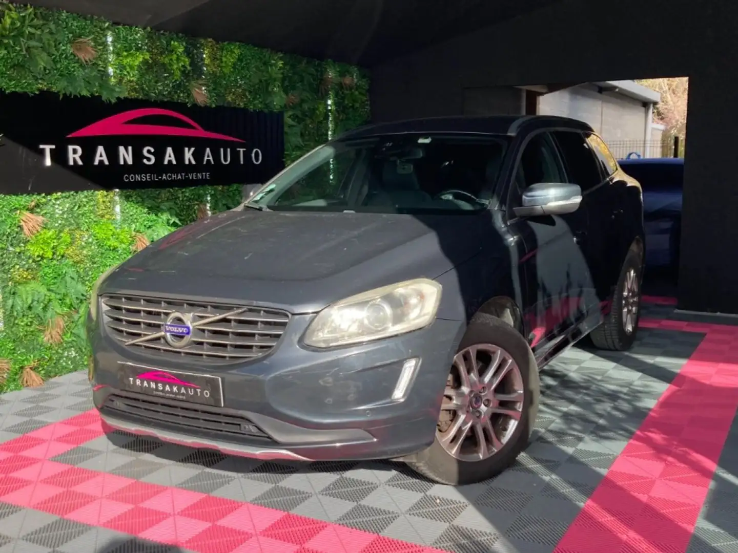 Volvo XC60 BUSINESS D4 163 ch StopStart ~ 4 Pneus hiver ~ Sièges et Pare brise chauffants ~ Radar de recul ~ Caméra Safety Grigio - 1