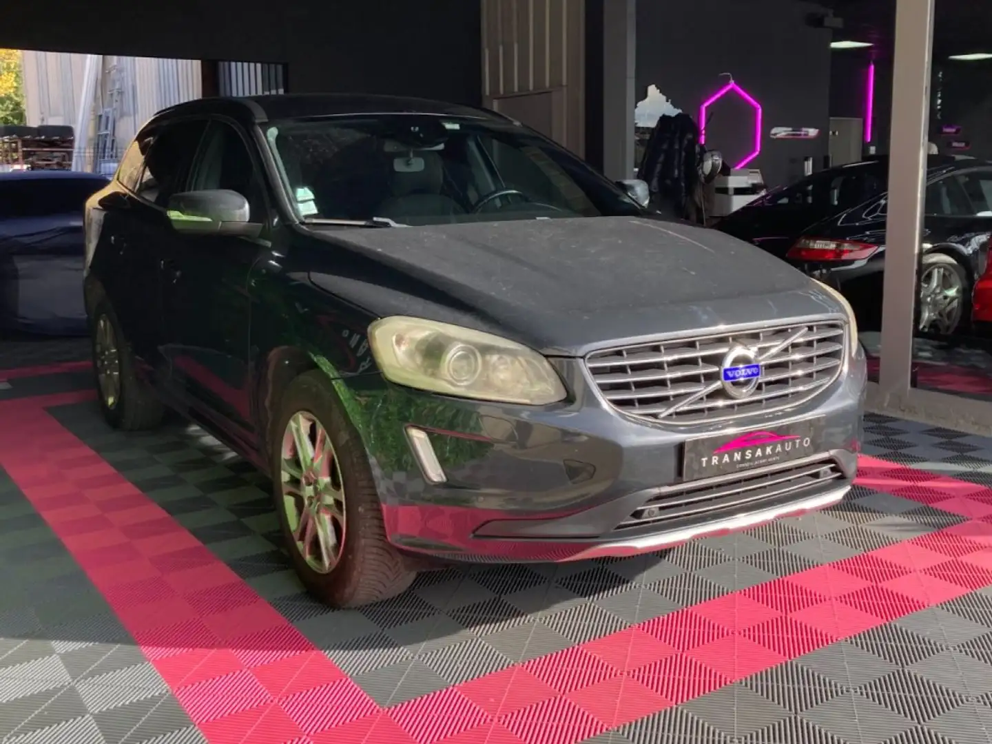 Volvo XC60 BUSINESS D4 163 ch StopStart ~ 4 Pneus hiver ~ Sièges et Pare brise chauffants ~ Radar de recul ~ Caméra Safety Grigio - 2