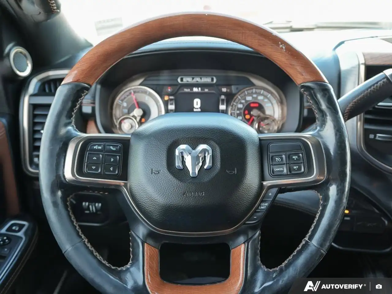 RAM 2500 снимка RAM 2500