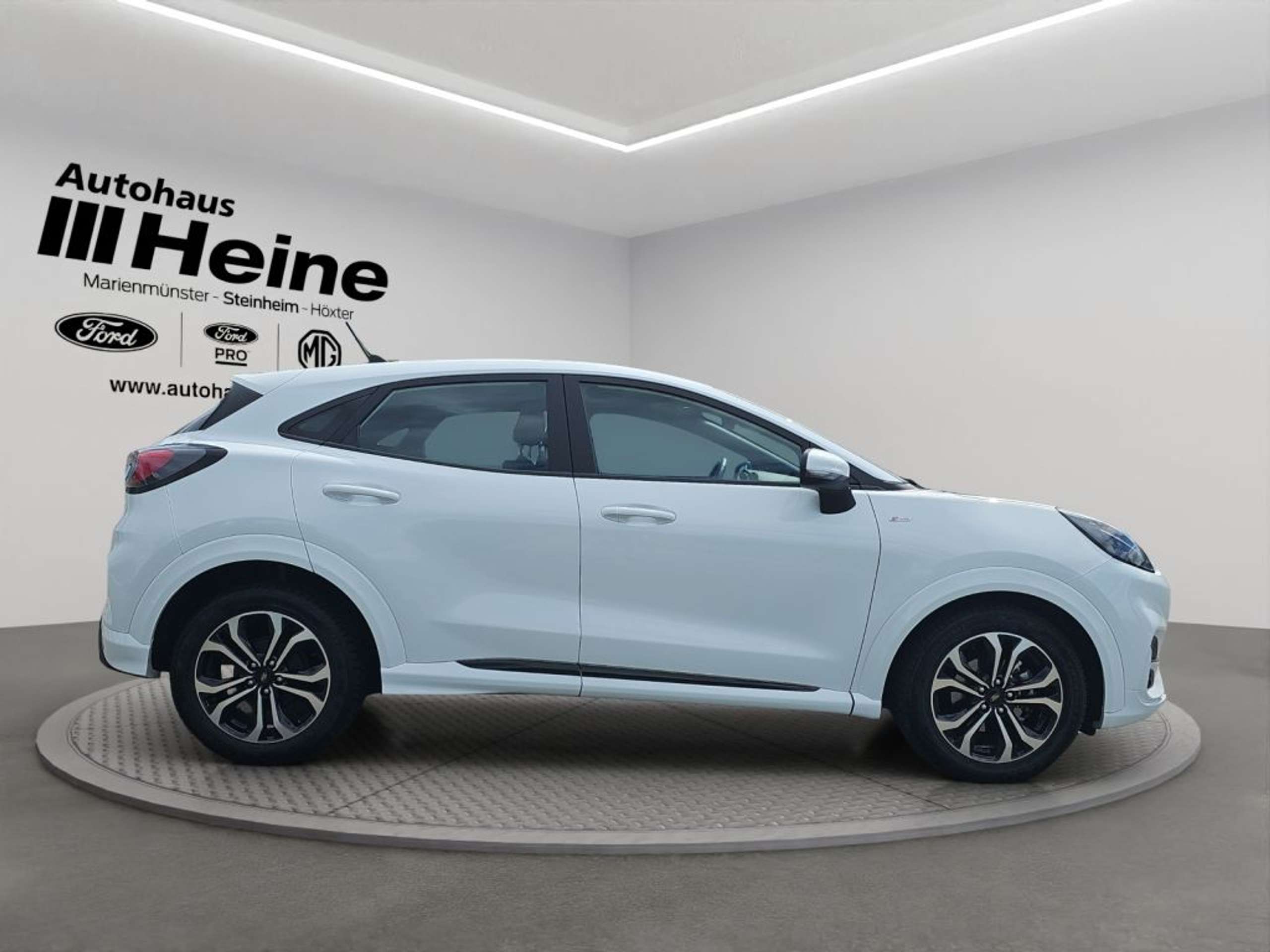 Fahrzeugabbildung Ford Puma 1.0 EcoBoost Hybrid Aut. ST-LINE - mit KI generiert/bearbeitet
