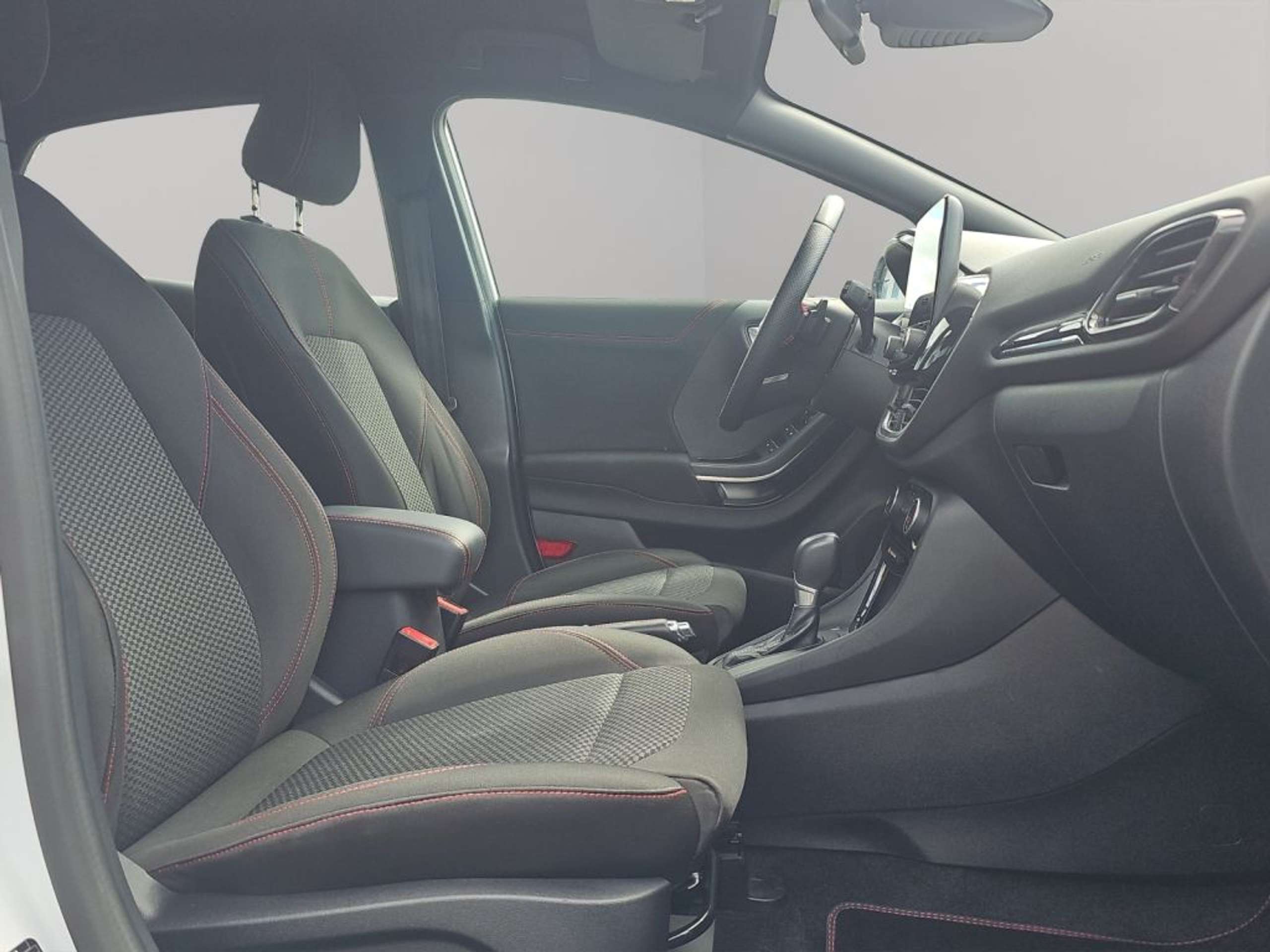 Fahrzeugabbildung Ford Puma 1.0 EcoBoost Hybrid Aut. ST-LINE - mit KI generiert/bearbeitet