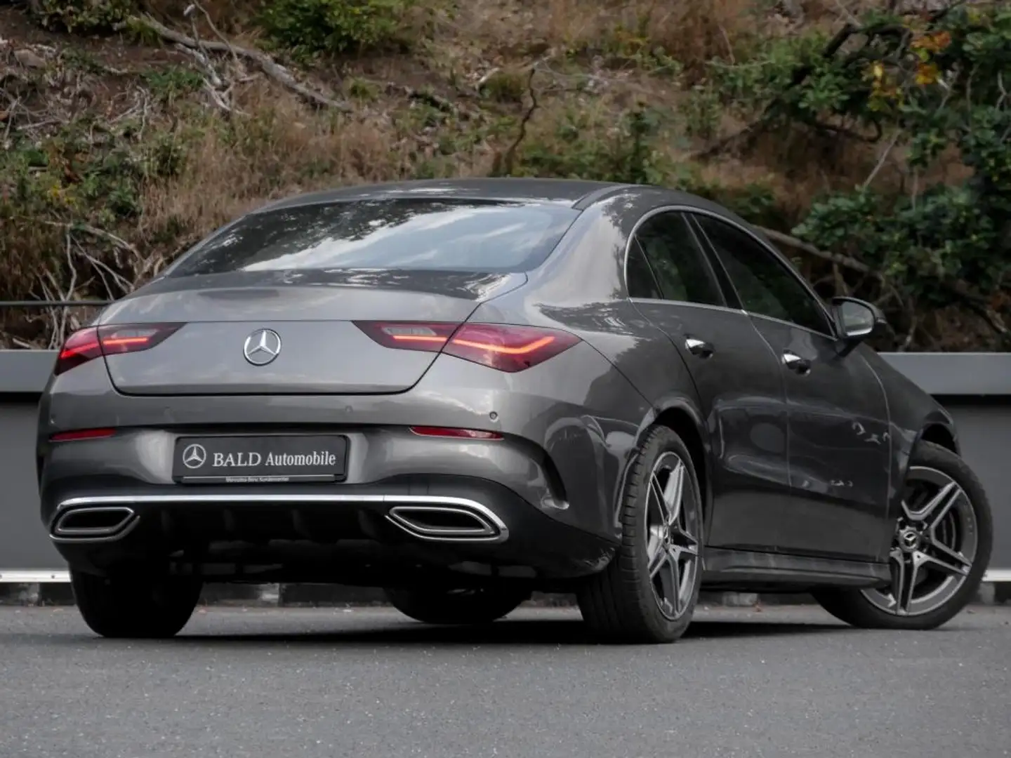 Mercedes-Benz CLA 220 4M AMG-Sport/Technik/StdHzg/360°/Dist/18 Grijs - 2