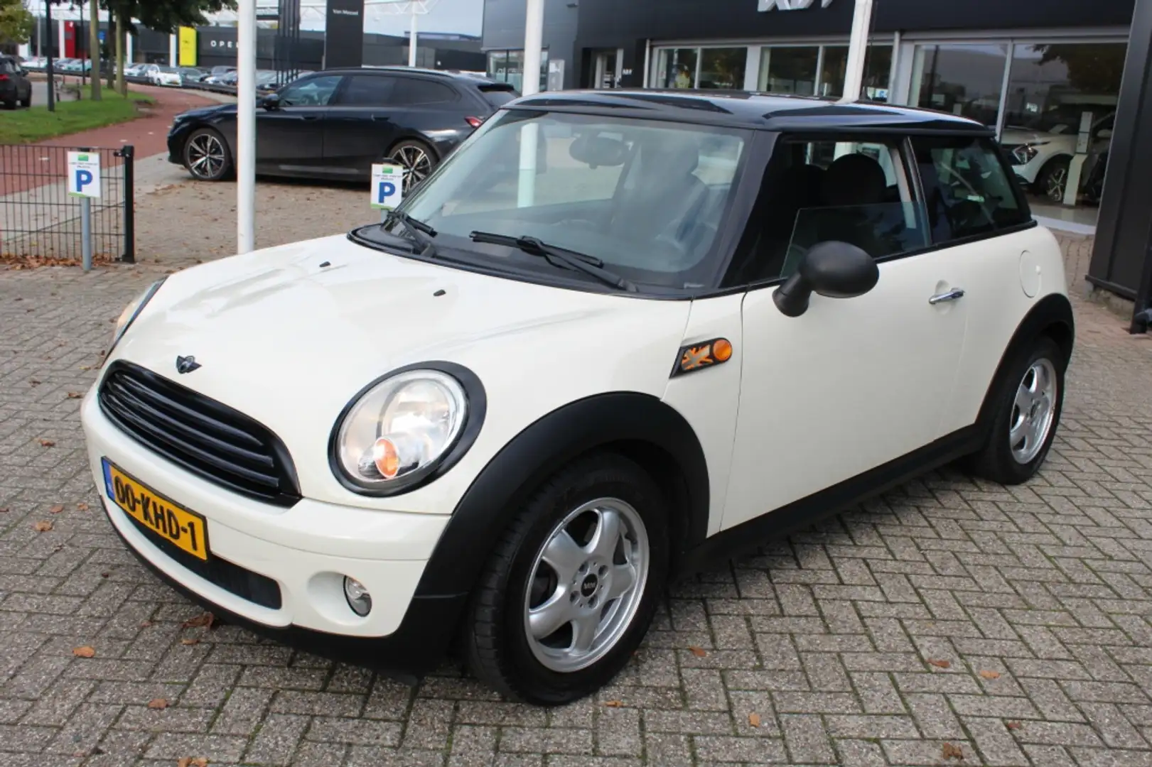 MINI One Mini 1.4 Ann. Bus. Blanc - 2