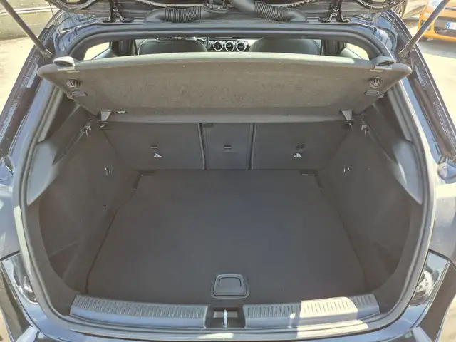 Mercedes-Benz A view 12