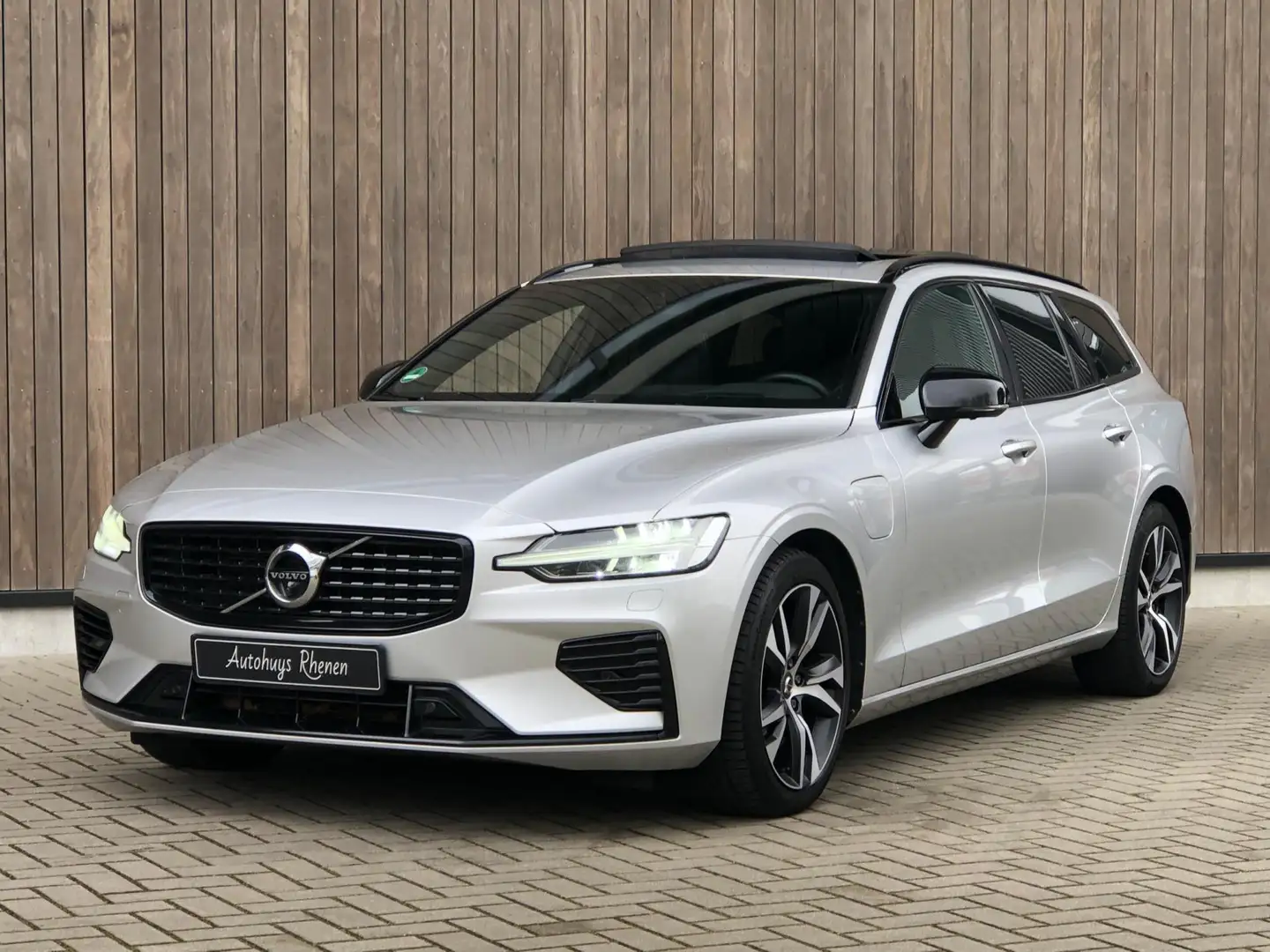 Volvo V60 2.0 T6 Recharge AWD Business Pro|Pano|Head-up|ACC| Zilver - 2