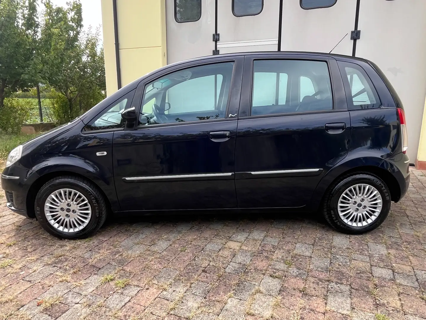 Lancia MUSA Musa II 2007 1.4 8v Diva (argento) Blau - 2