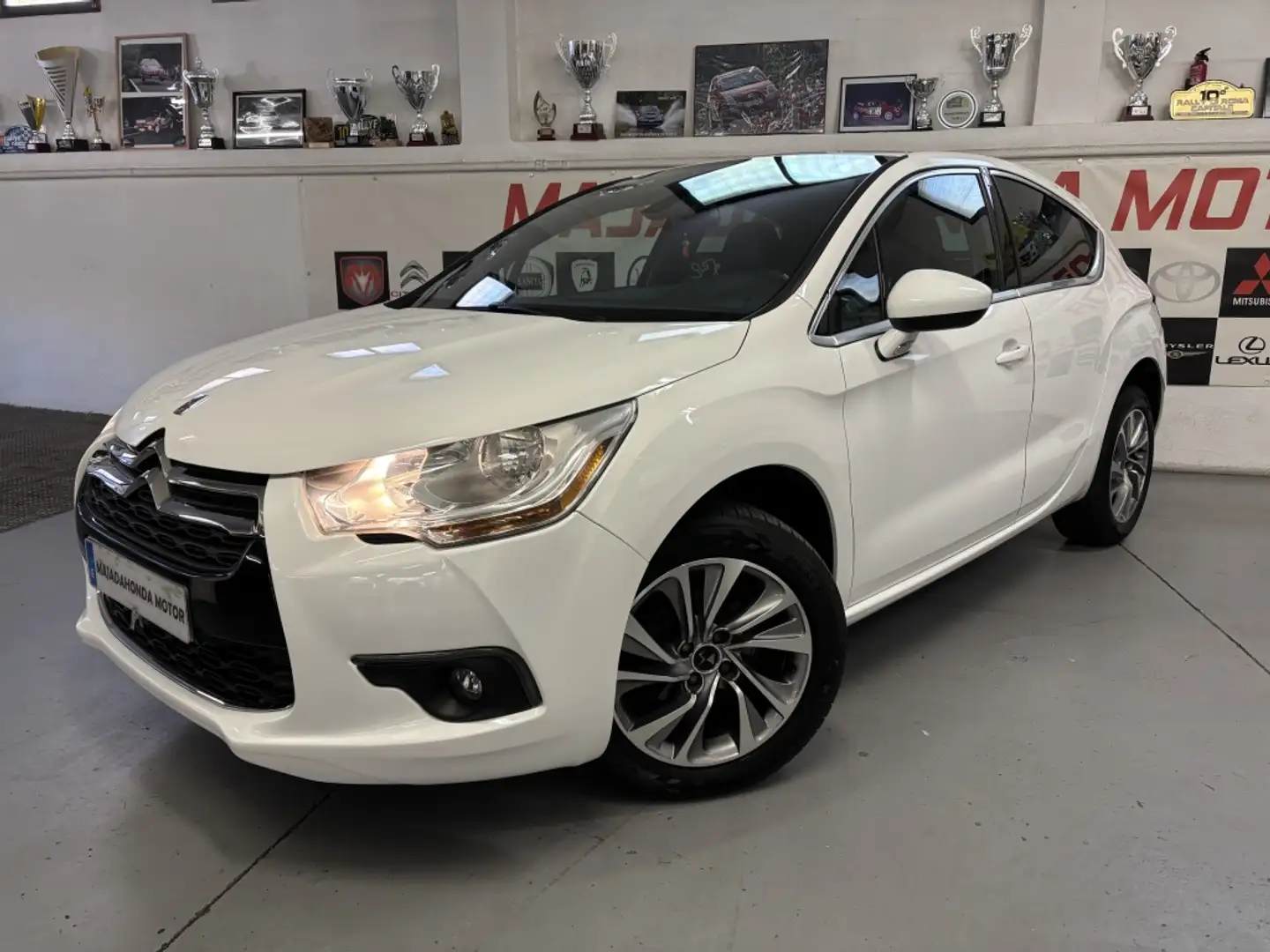 DS Automobiles DS 4 1.6 BlueHDi S&S Style 120 Білий - 1