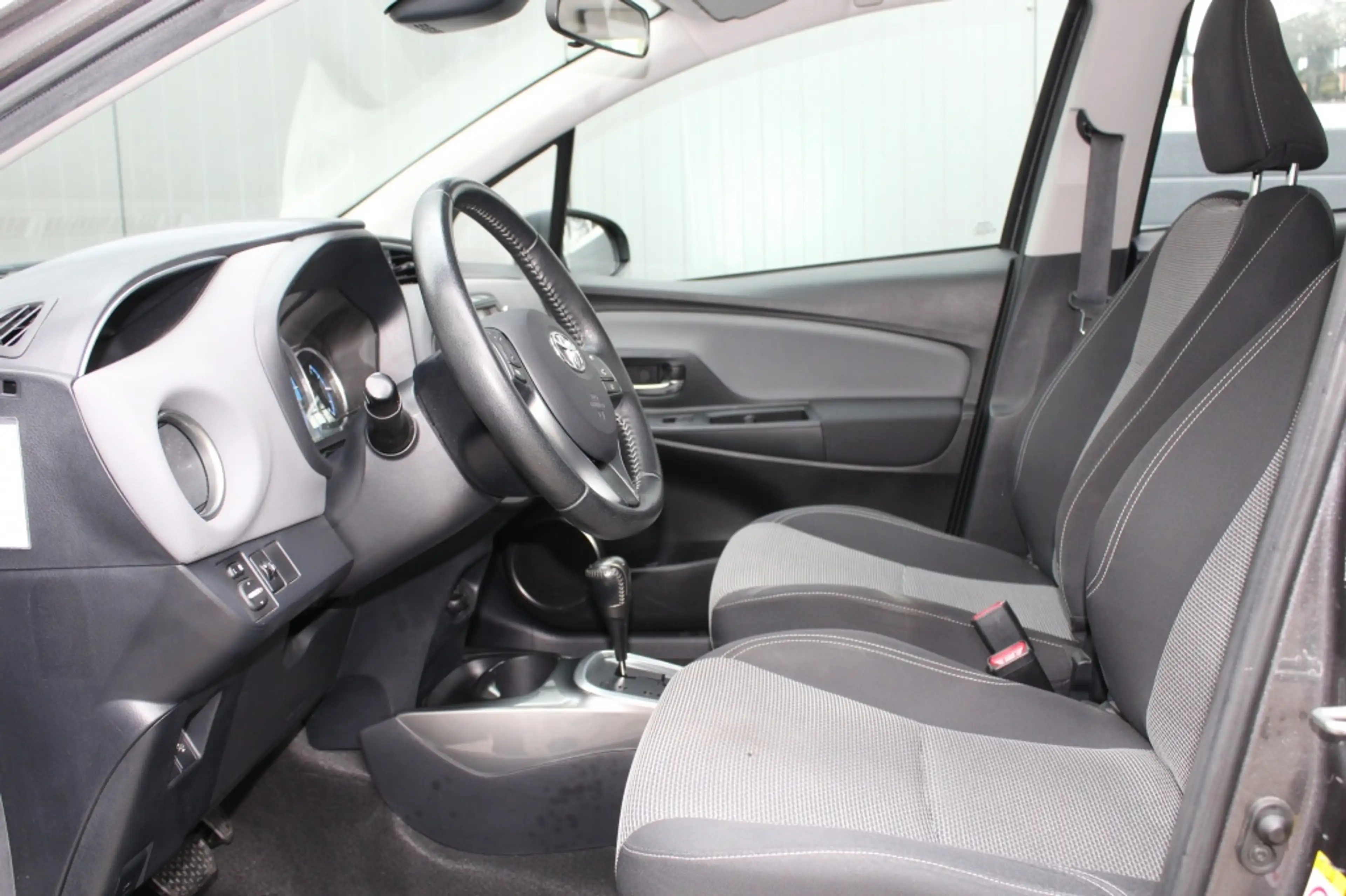 Toyota Yaris 1.5 Hybrid Trend / Cruise Control / Navigatie / Bl — photo 3