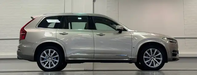 Volvo XC90 view 5