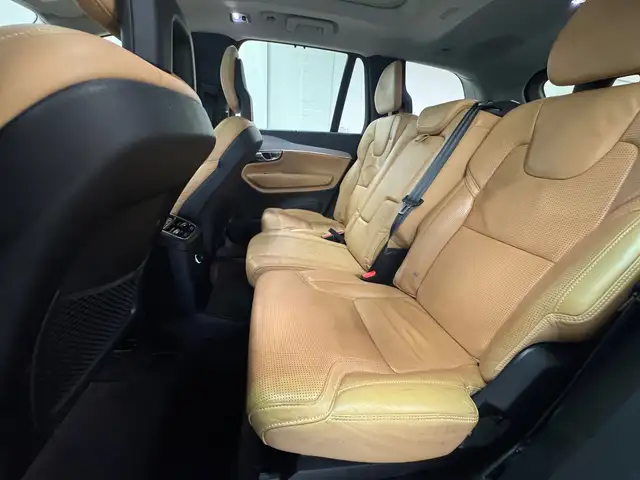 Volvo XC90 view 13