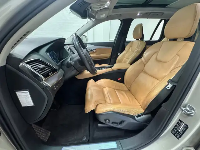 Volvo XC90 view 9