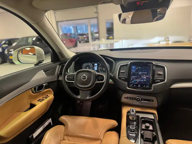 Volvo XC90 view 10