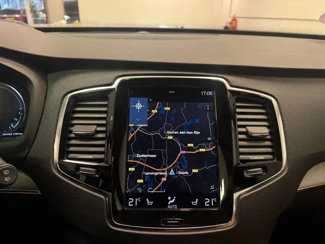 Volvo XC90 view 15