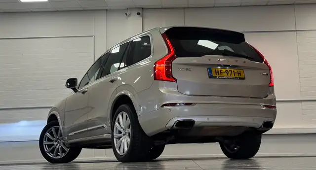 Volvo XC90 view 6