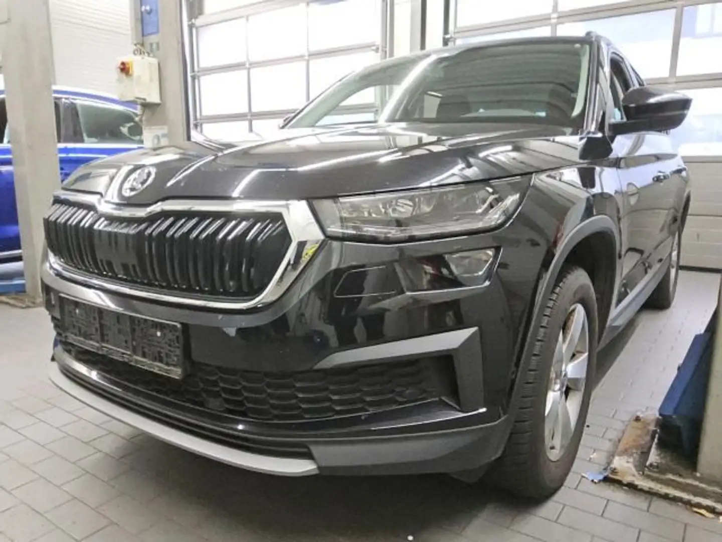 Skoda Kodiaq 2.0 TDI DSG TOUR MATRIX KAMERA AHK Schwarz - 2