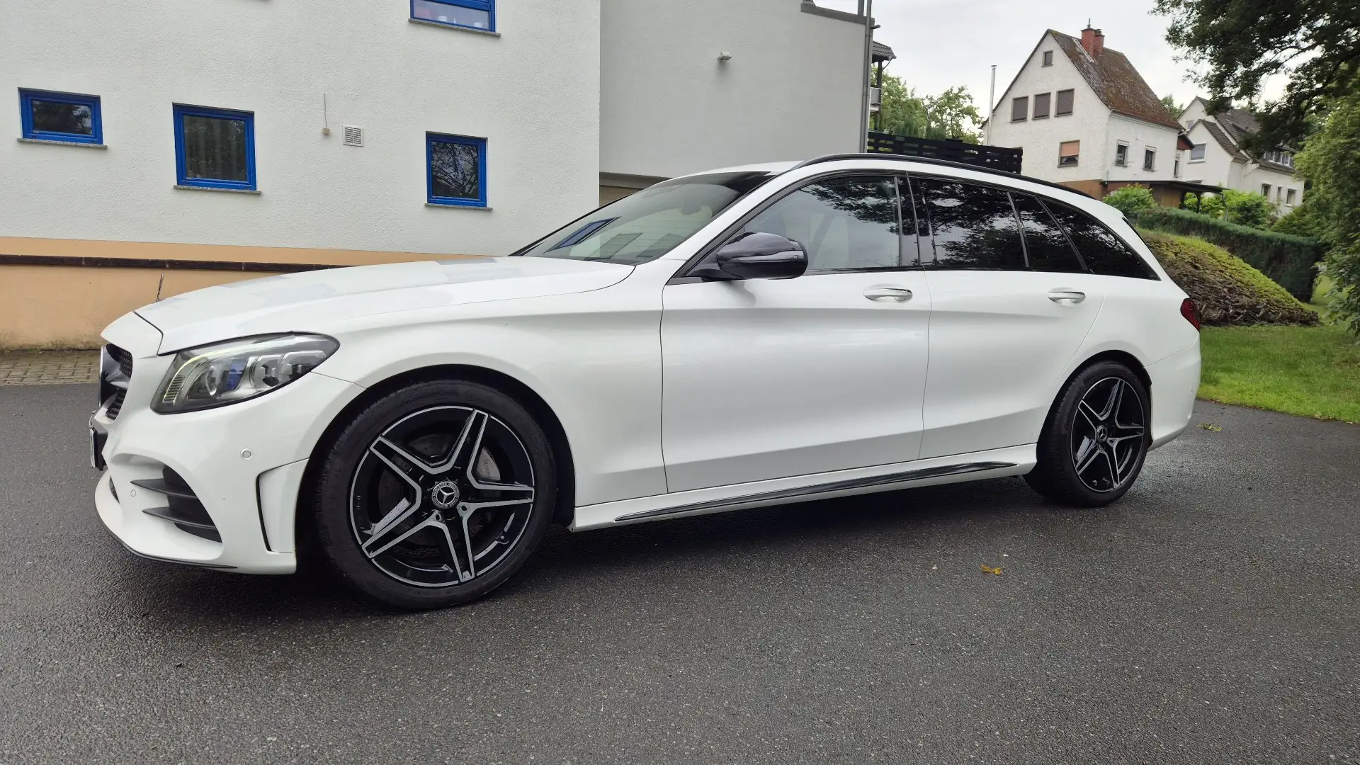 Mercedes-Benz C 220 d T 9G-TRONIC AMG Line Weiß - 1
