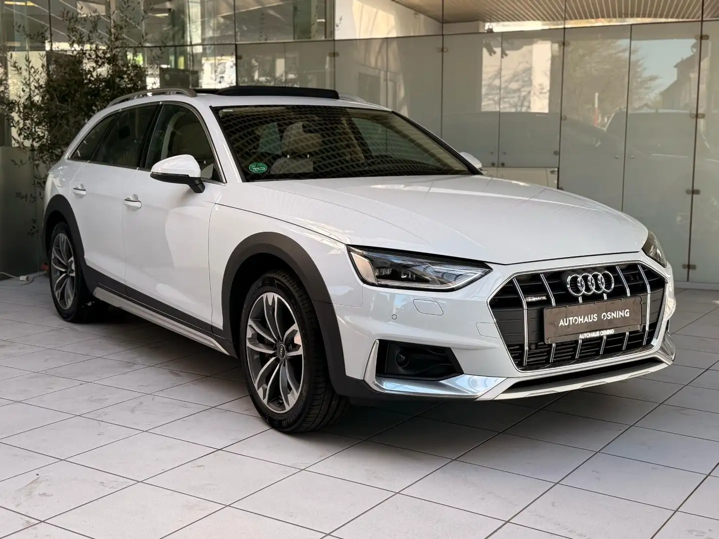 Audi A4 allroad Quattro 45 TFSI PANO VIRTUAL HUD KAM Weiß - 1