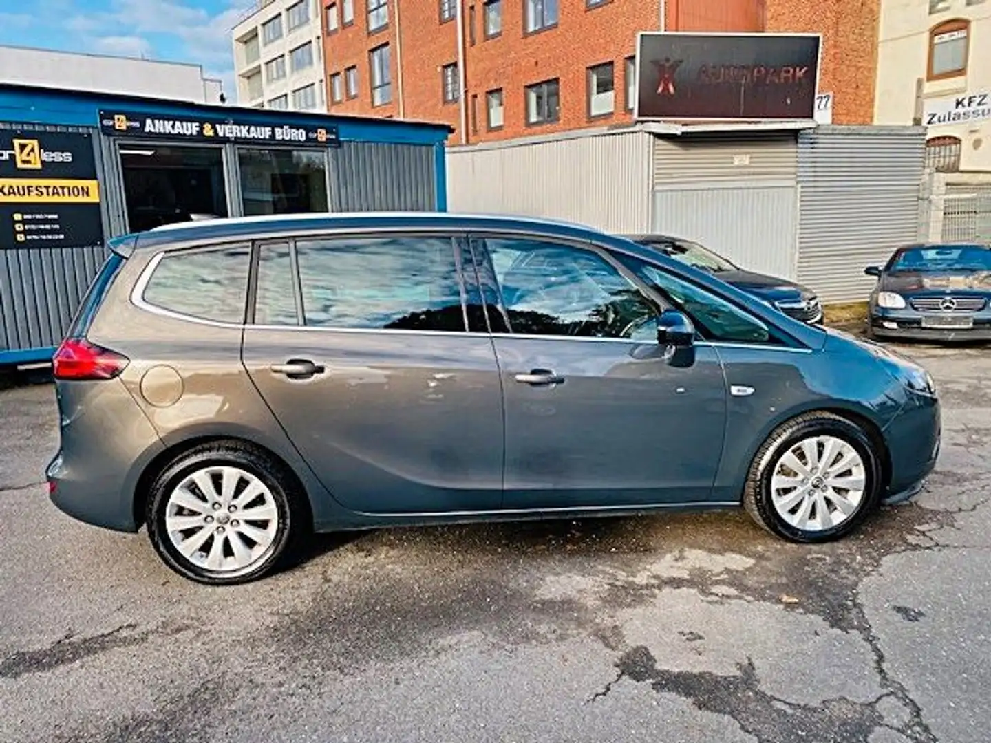 Opel Zafira Tourer 2.0 CDTI INNOVATION Automatik Grau - 2