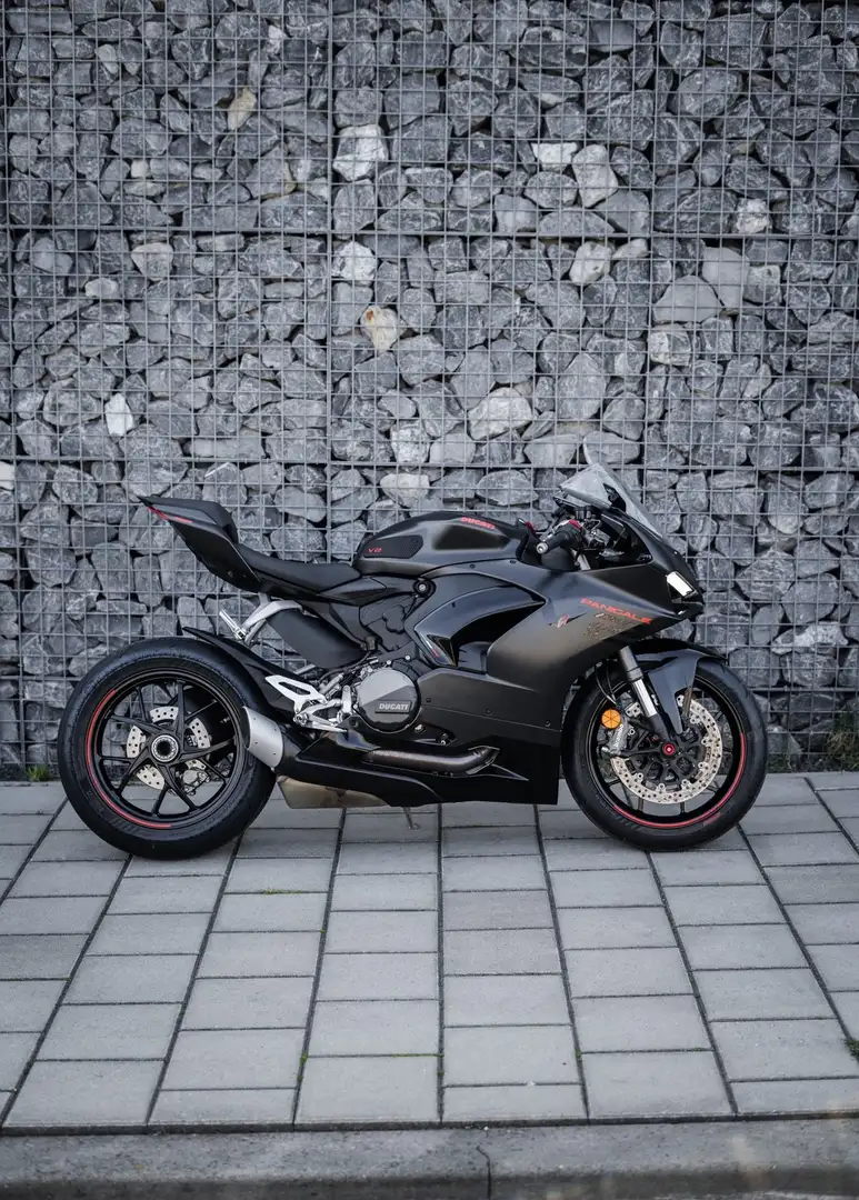 Ducati Panigale V2 Black-on-Black Zwart - 2