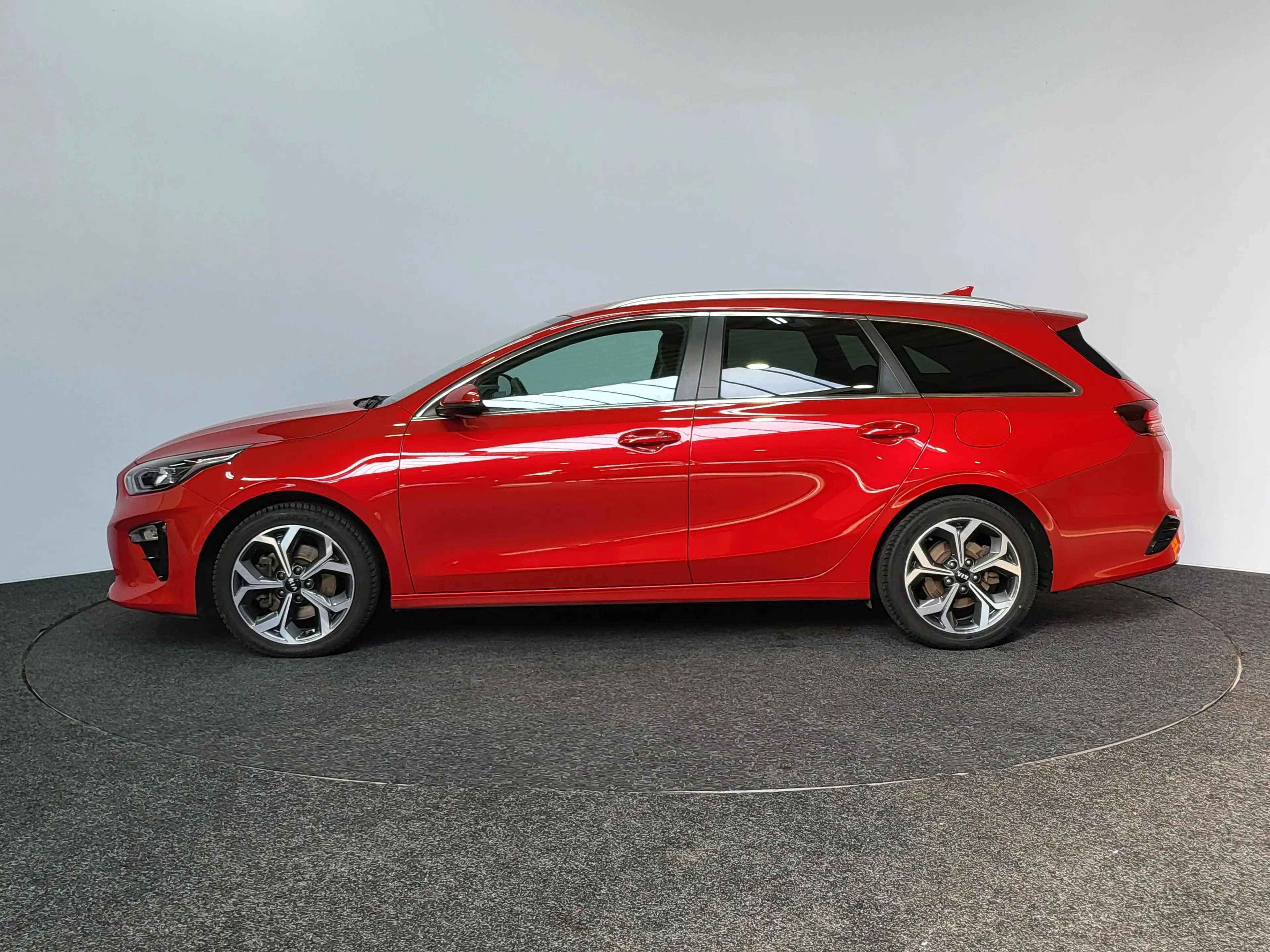 Kia Ceed SW / cee'd SW Automaat | 2020 | 84.796 km | Key Less | Camera | PDC | CarPlay | Navi | Airco | 1ste eigenaar — photo 3