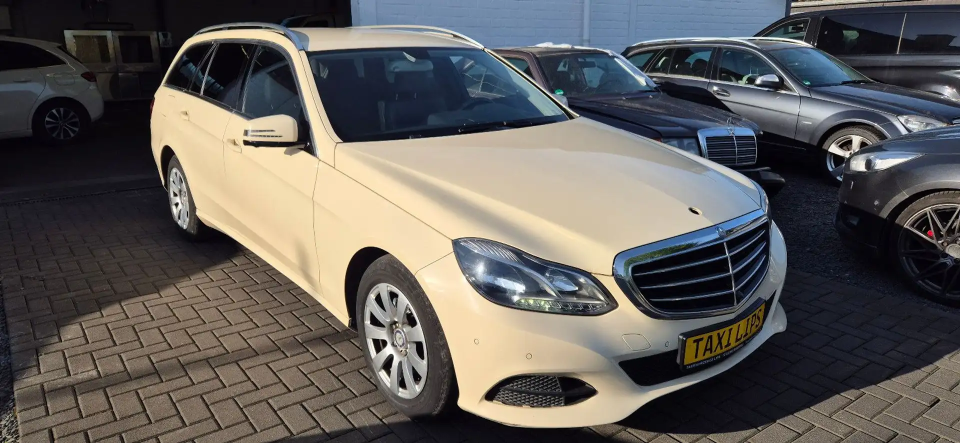 Mercedes-Benz E 200 T / TAXI, Navi,360-Kamera  MOTORSCHADEN - 1