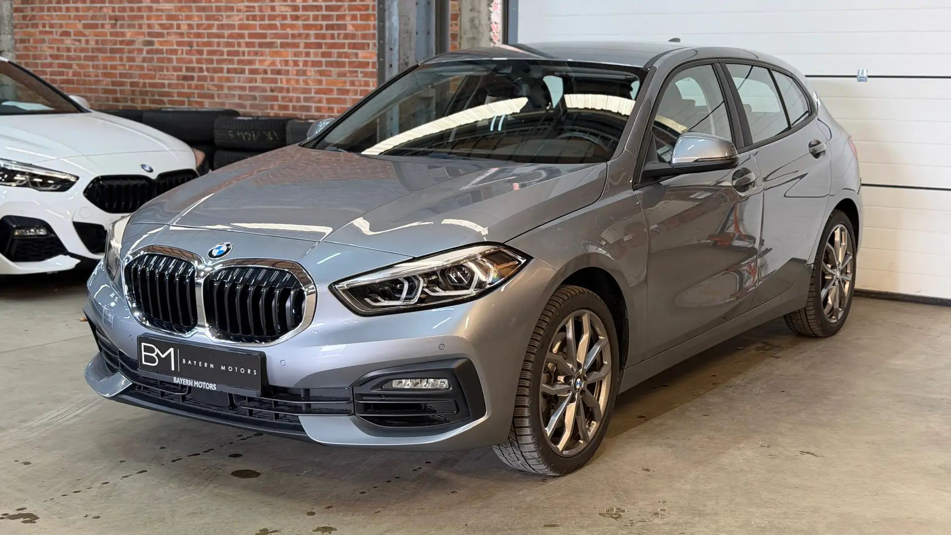BMW 120 iA Automaat Benzine CarPlay 16.000km 2024 178PK Gris - 1