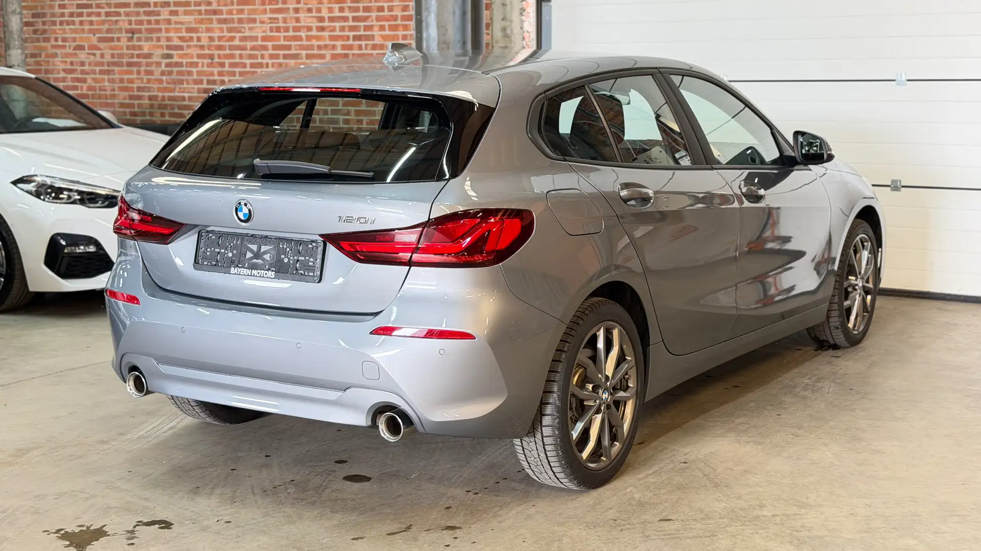 BMW 120 iA Automaat Benzine CarPlay 16.000km 2024 178PK Gris - 2