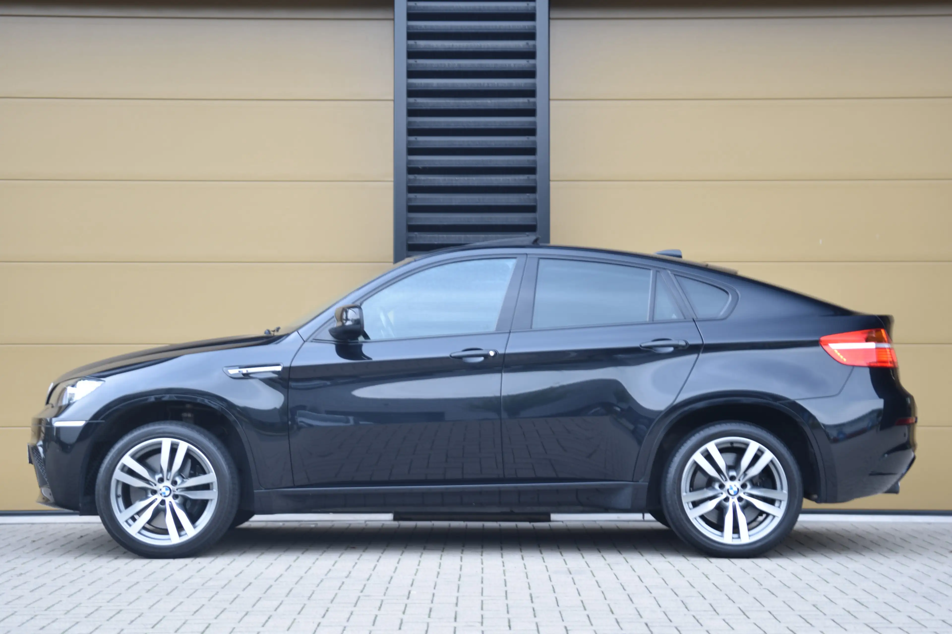BMW X6 4.4i M * Glazen Schuifdak * 1e Eigenaar * Comforts — photo 2