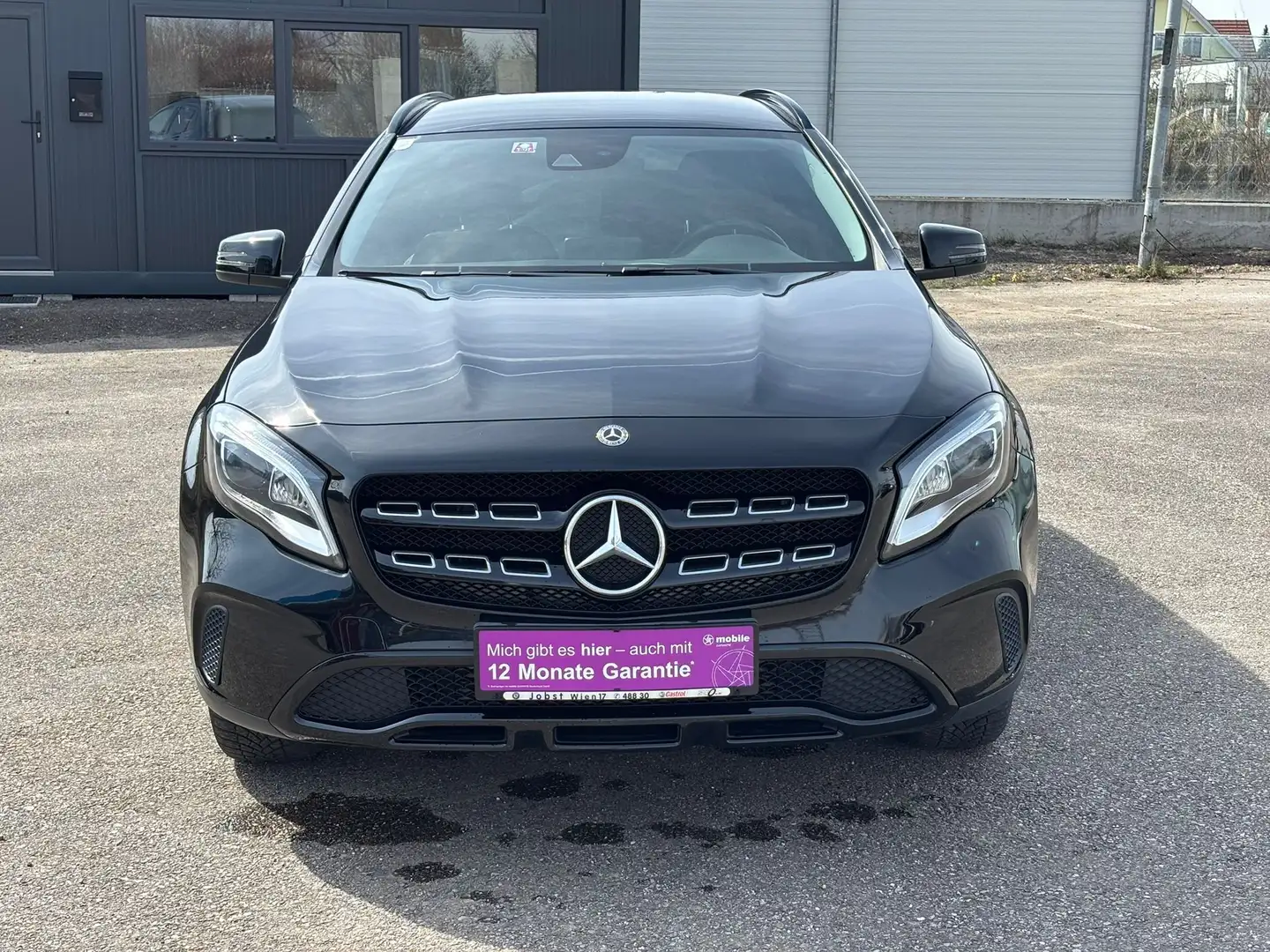 Mercedes-Benz GLA 180 GLA 180 Schwarz - 2