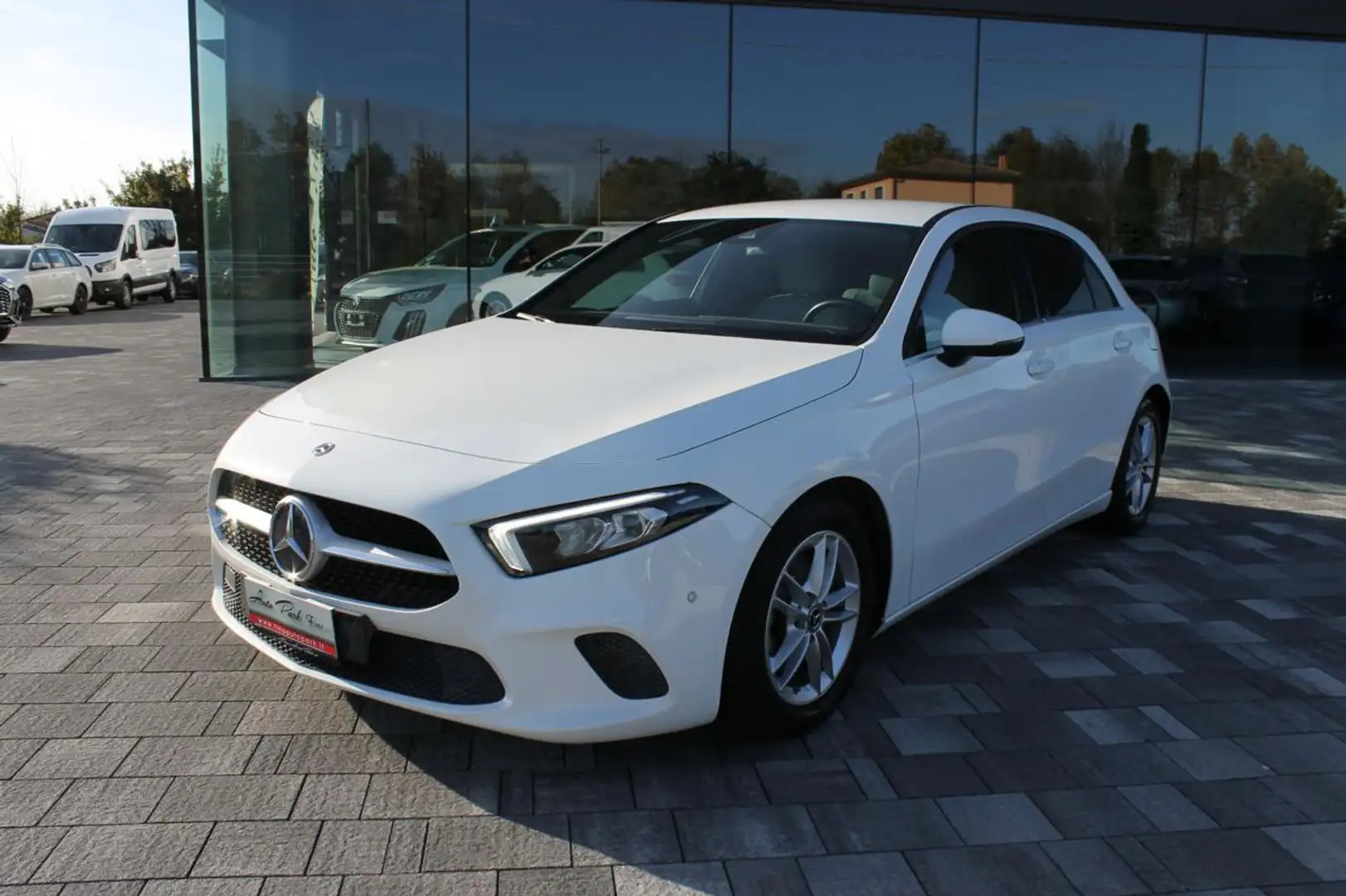 Mercedes-Benz A 180 d Automatic Sport Restyling Weiß - 2