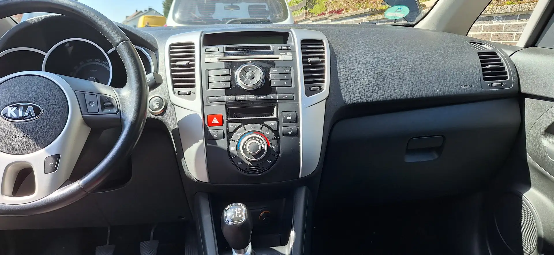 Kia Venga Venga 1.6 CVVT Dream Team Edition Schwarz - 2